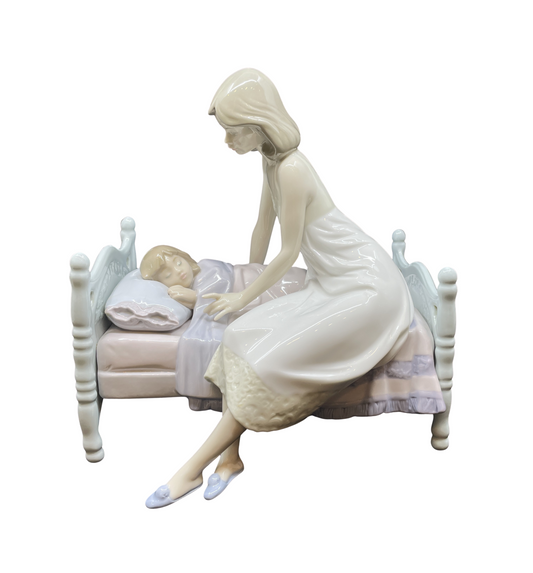Lladro #5900 Sleep Tight (BOX) (08P00A)