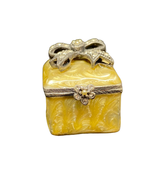 RJ Graziano Yellow Bow Trinket/Pill Box (Y8TATX)