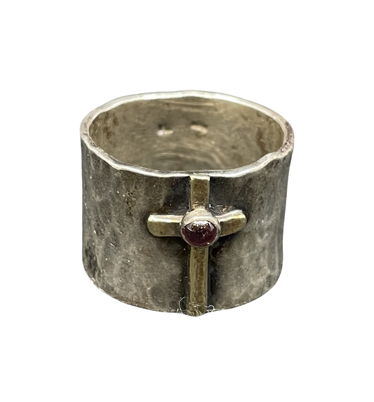 Sundance Sterling Ring With Garnet Cross (014010)