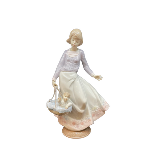 Lladro "Away We Go" #5674 With Original Box (CWAGFW)