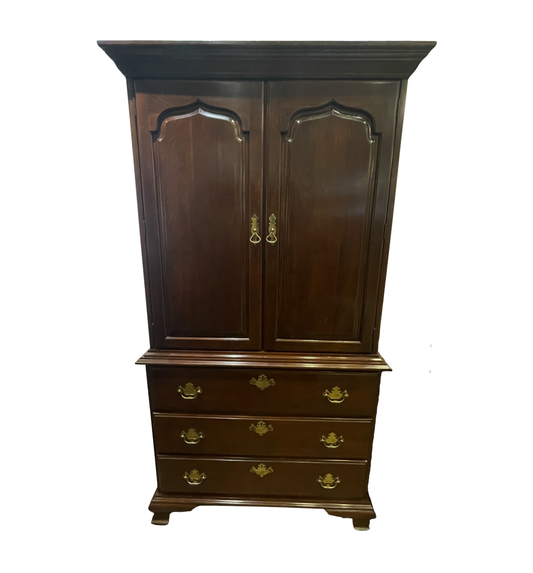 Harden Bedroom Armoire in Cherry (0KV001)