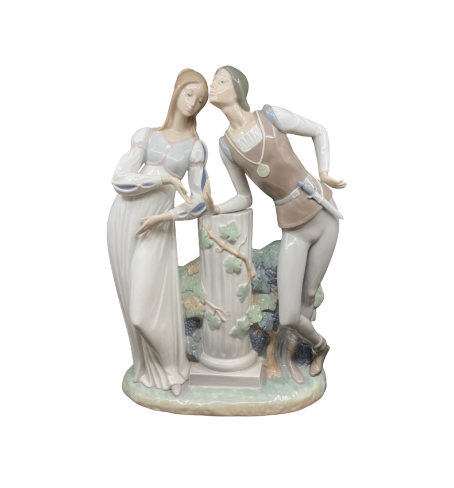 Lladro #4750 Romeo and Juliet (KDS7DY)