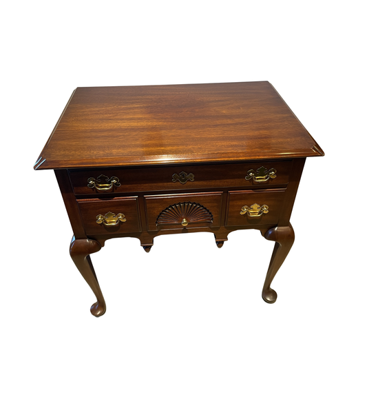 Henkel Harris Virginia Galleries Lowboy (0KH002)