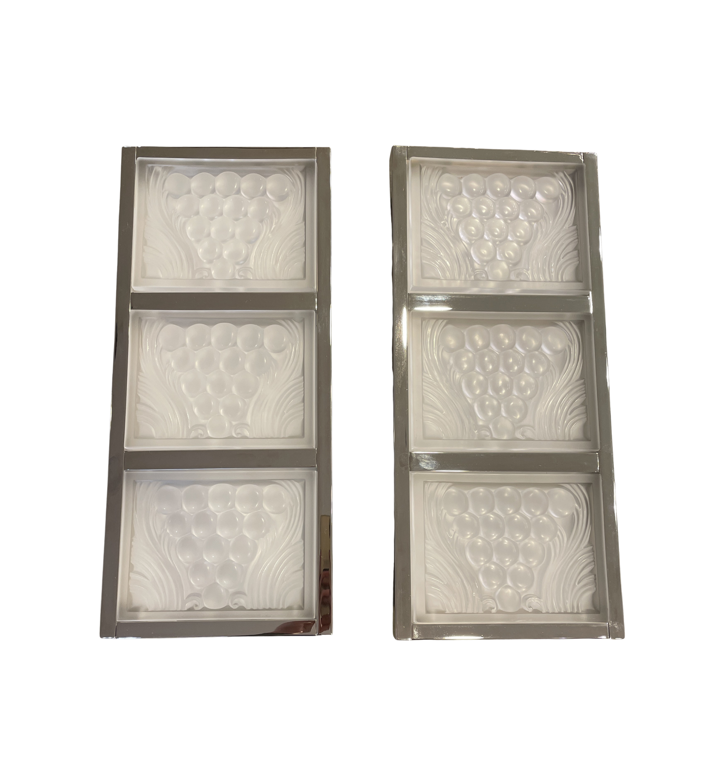 Lalique "Raisins" Art Deco Wall Sconces, a Pair (0KT007)