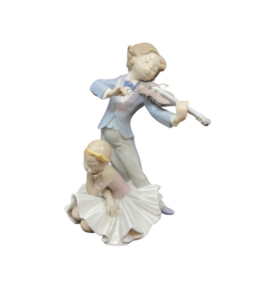 Lladro Captivating Melody #9688 (RYYW2Z)