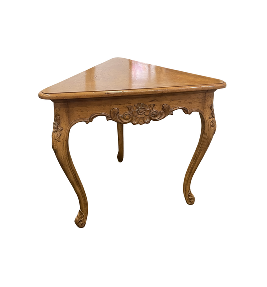 French Provincial Triangular Side Table (0JQ009)