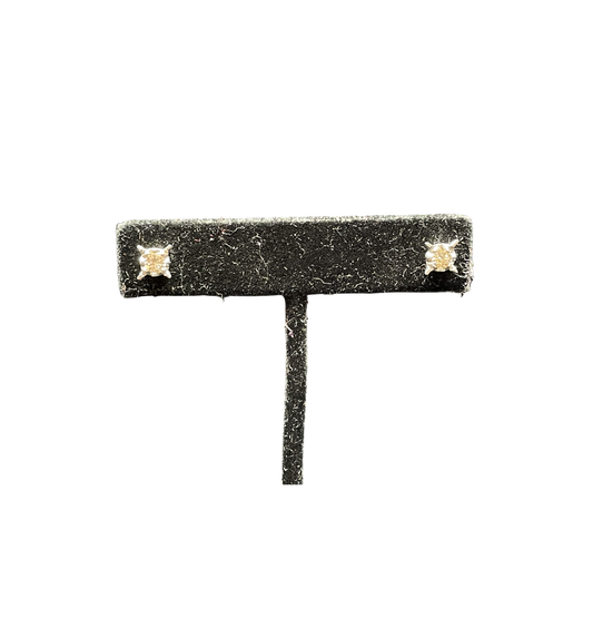 Diamond Stud Earrings, a pair (0IM00C)