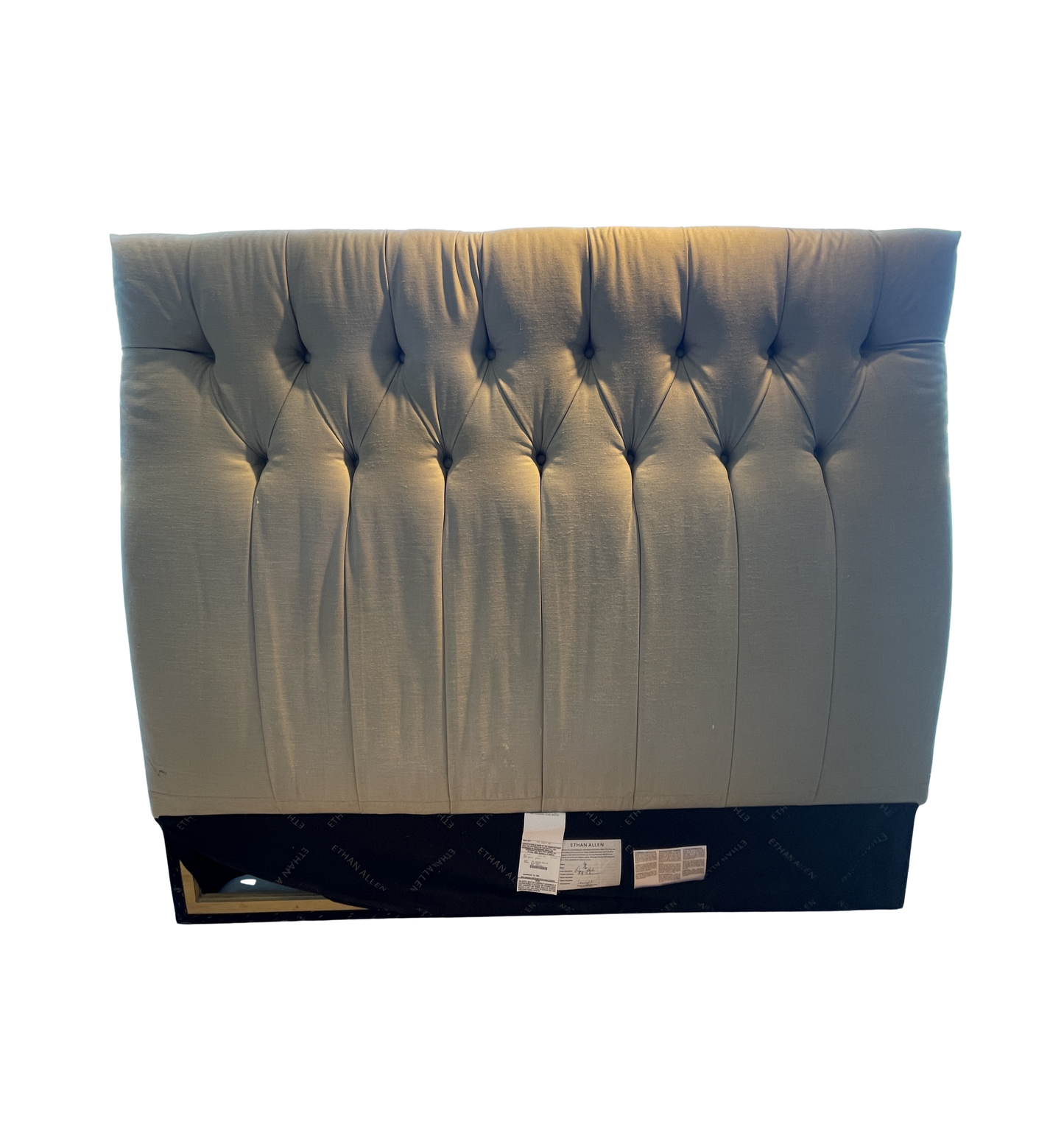 Ethan Allen Upholstered Queen Tufted bed (0I6001)