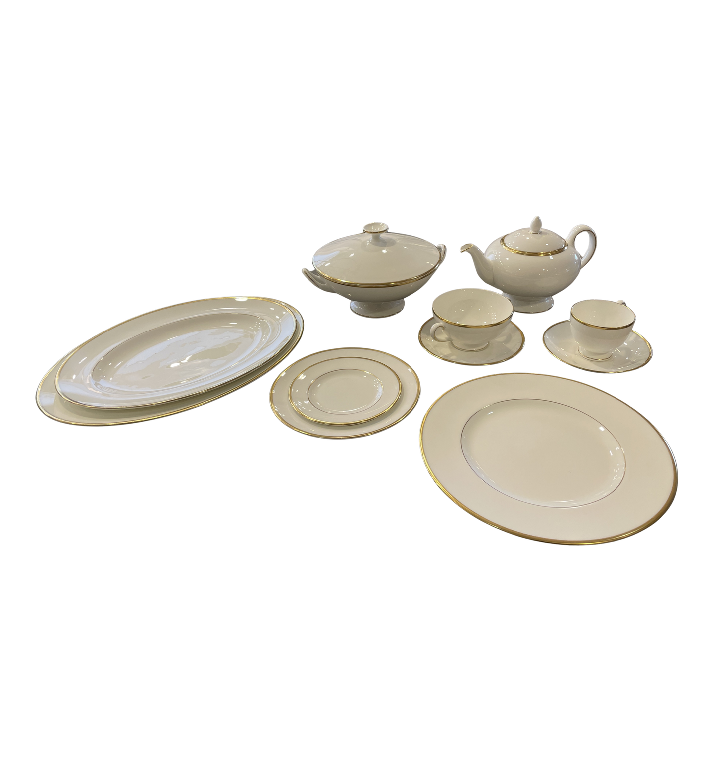 Wedgwood "California" -serving for 10 (+Extra and serving pieces) (0LN00M)
