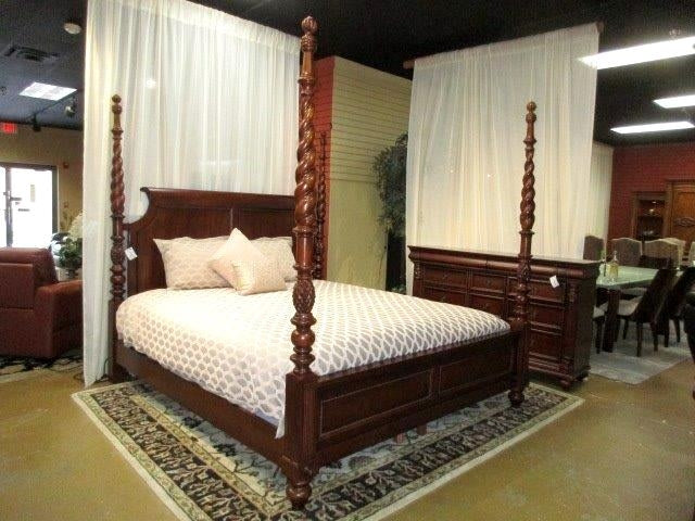 Chris Madden Queen Bed (0GN003)