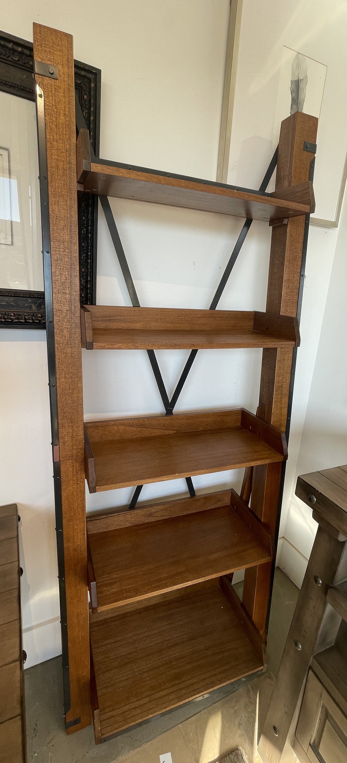 Industrial Leaning Bookcase (0NX00D)