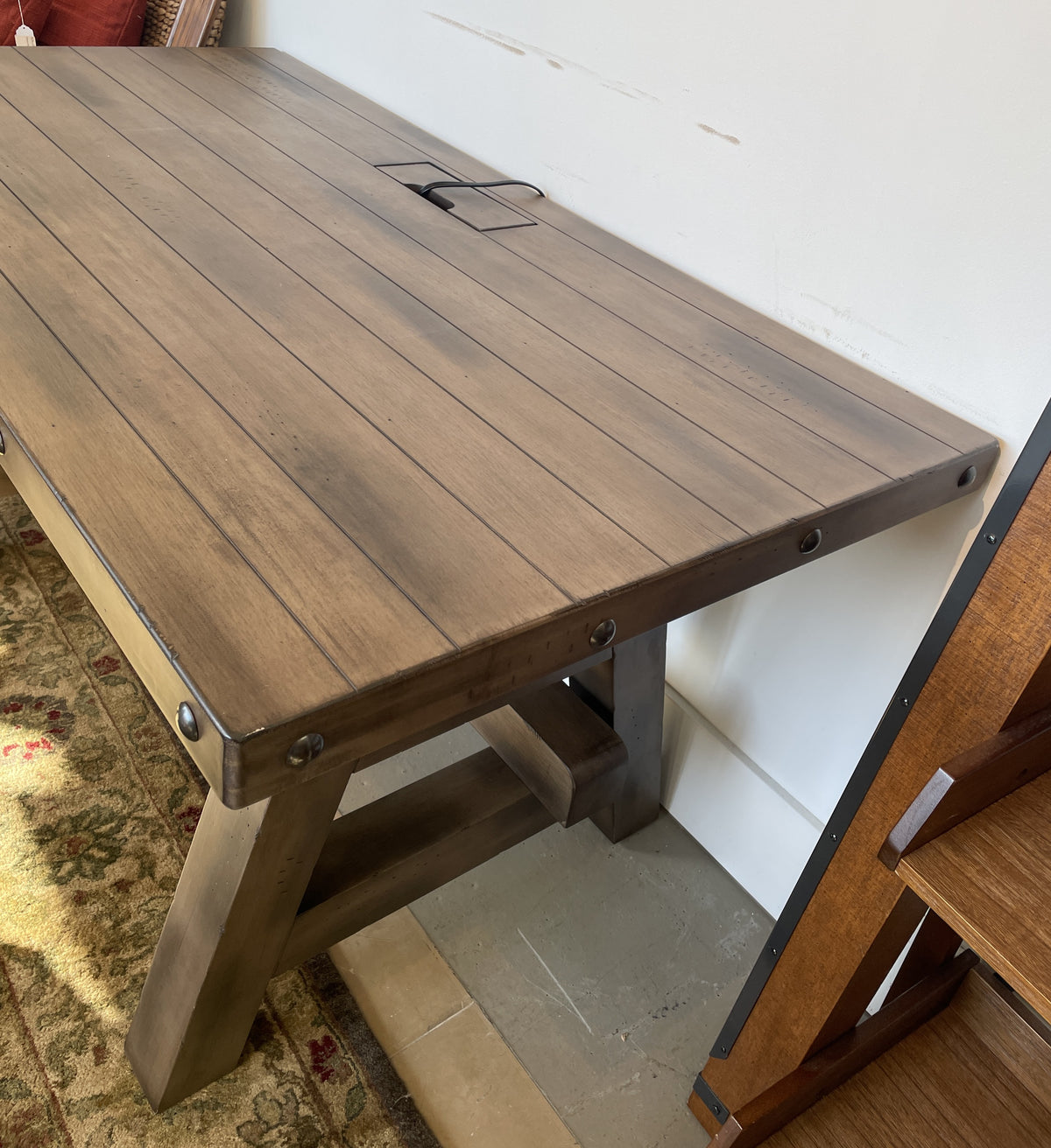 Parker House Lodge Desk (0NX00Q)