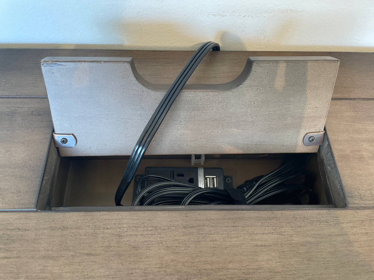 Parker House Lodge Desk (0NX00Q)