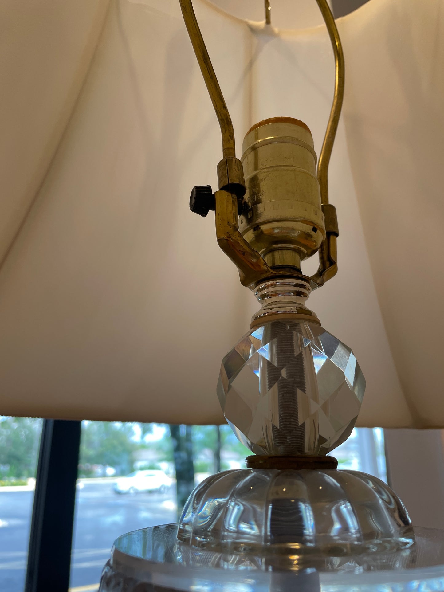 Etched crystal lamp with brass base (0ES004)