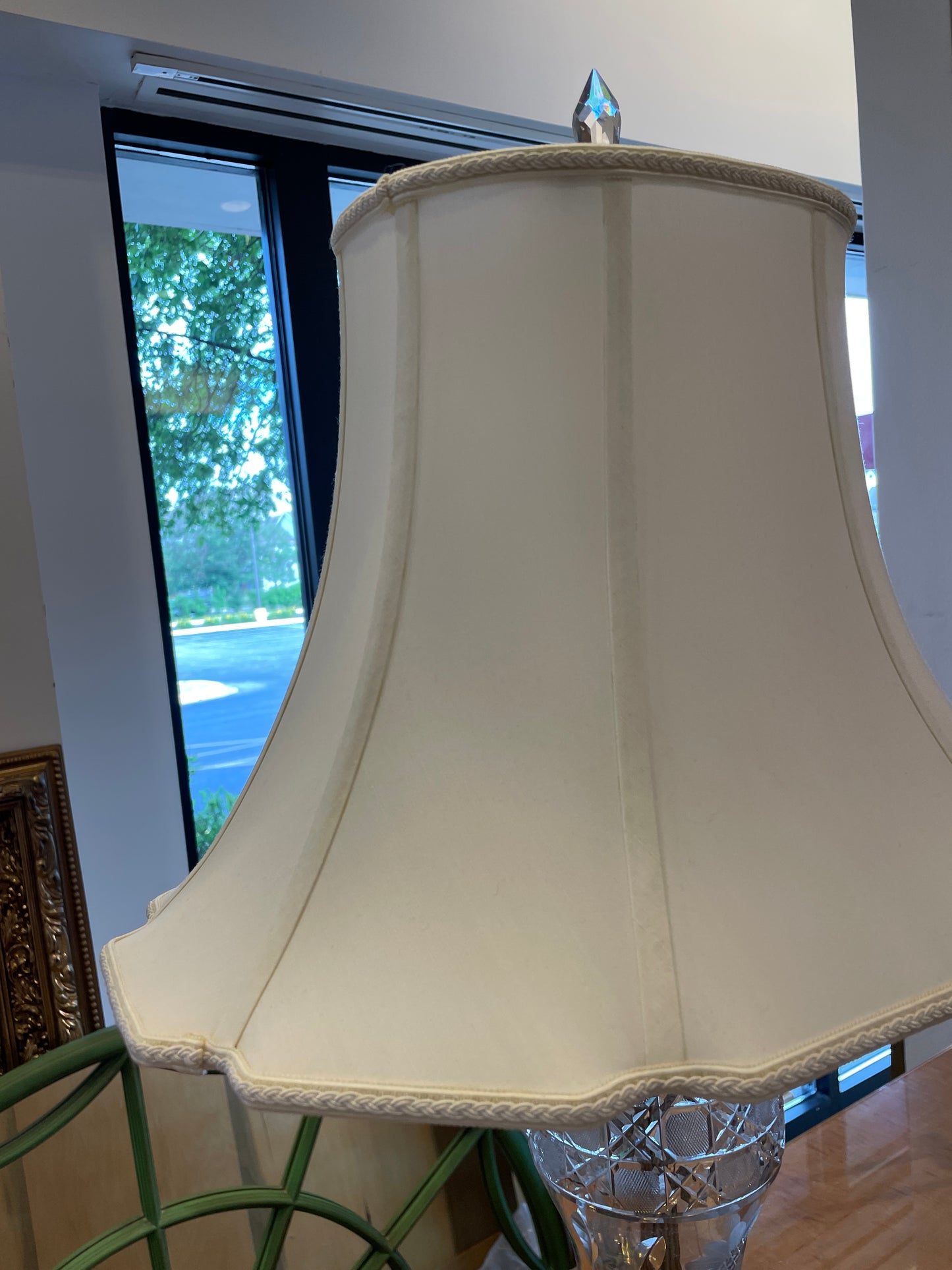 Etched crystal lamp with brass base (0ES004)