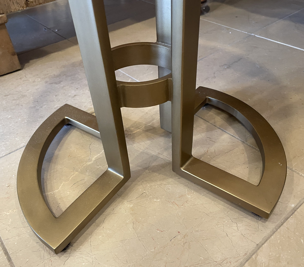 Theodore Alexander Darial End Table, Round (0QL002)