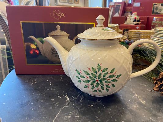 Lenox Holiday Carved Teapot (26288)