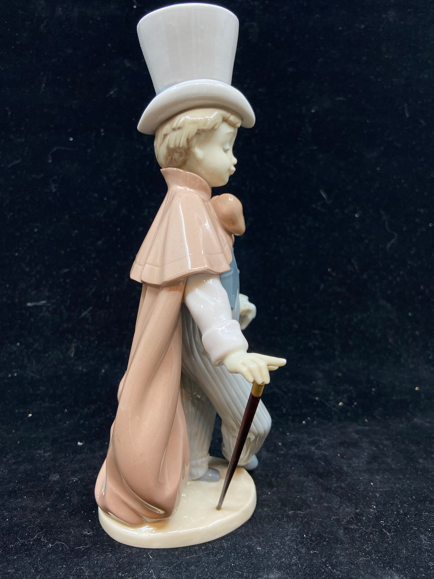 Lladro #6123 Out For A Stroll (26380)