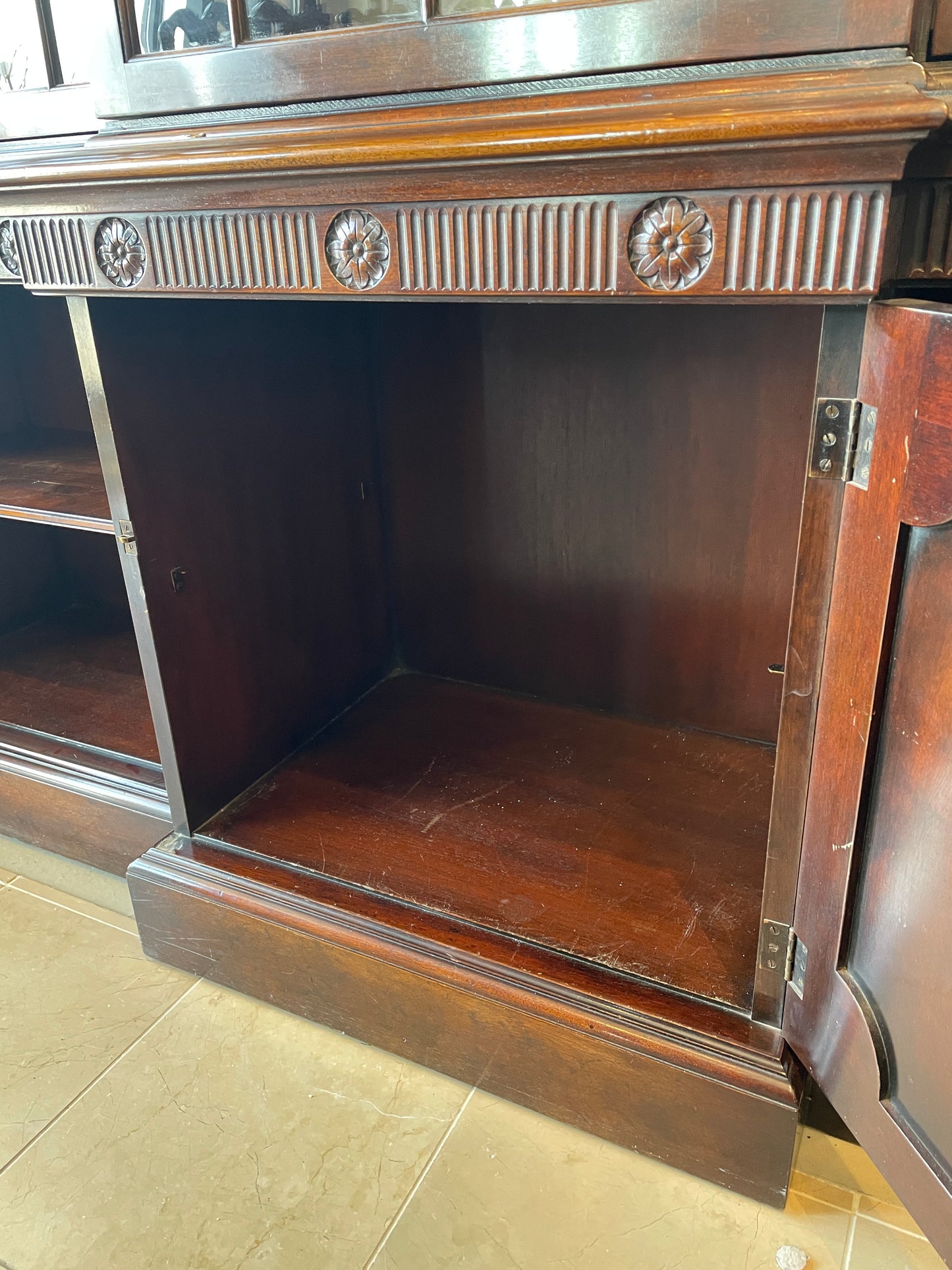 Baker Georgian Breakfront with 2 keys, AS IS (0J9001)