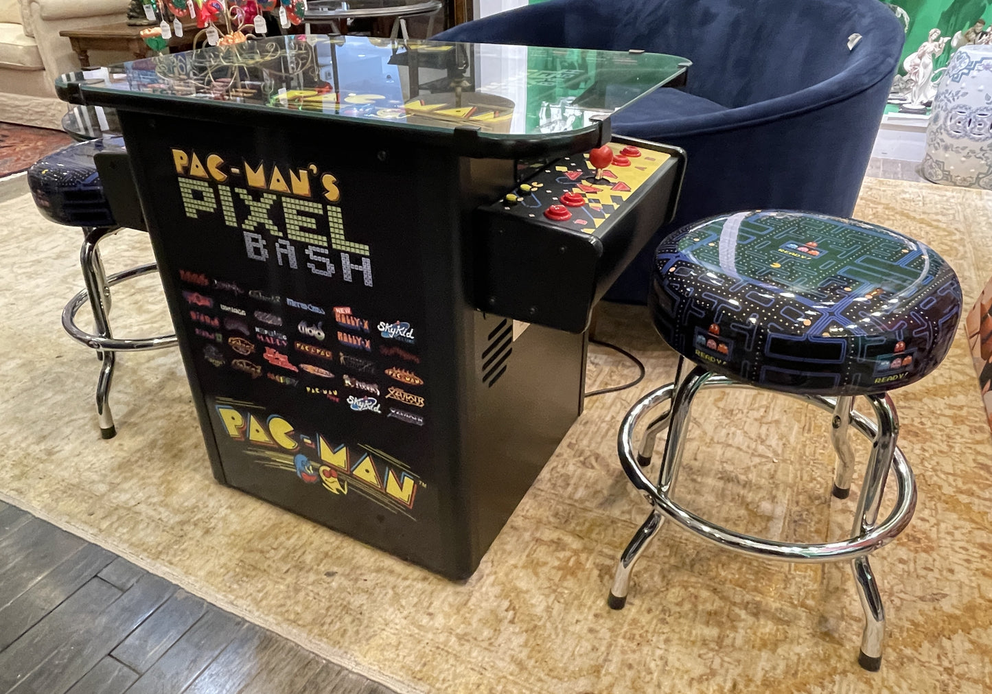 Pac-Man Pixel Bash Tabletop with two stools (0IV01D)