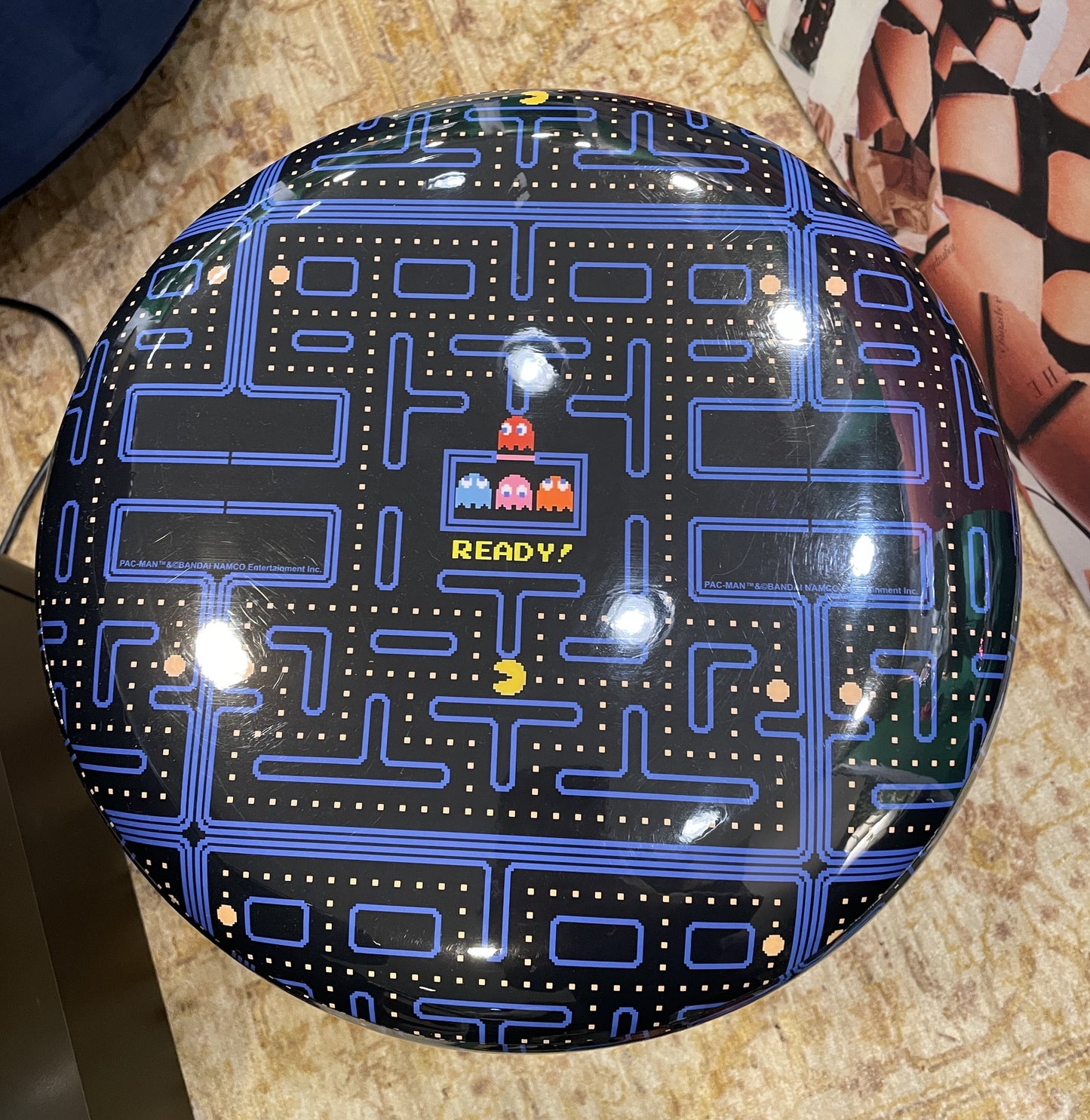 Pac-Man Pixel Bash Tabletop with two stools (0IV01D)