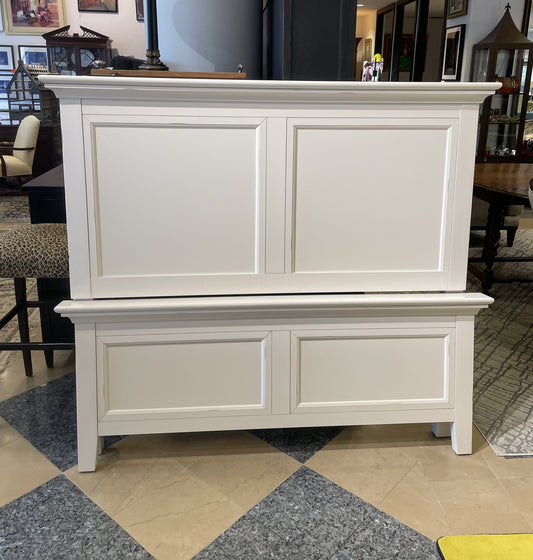 White Full Sized Panel Bed (0BB003)