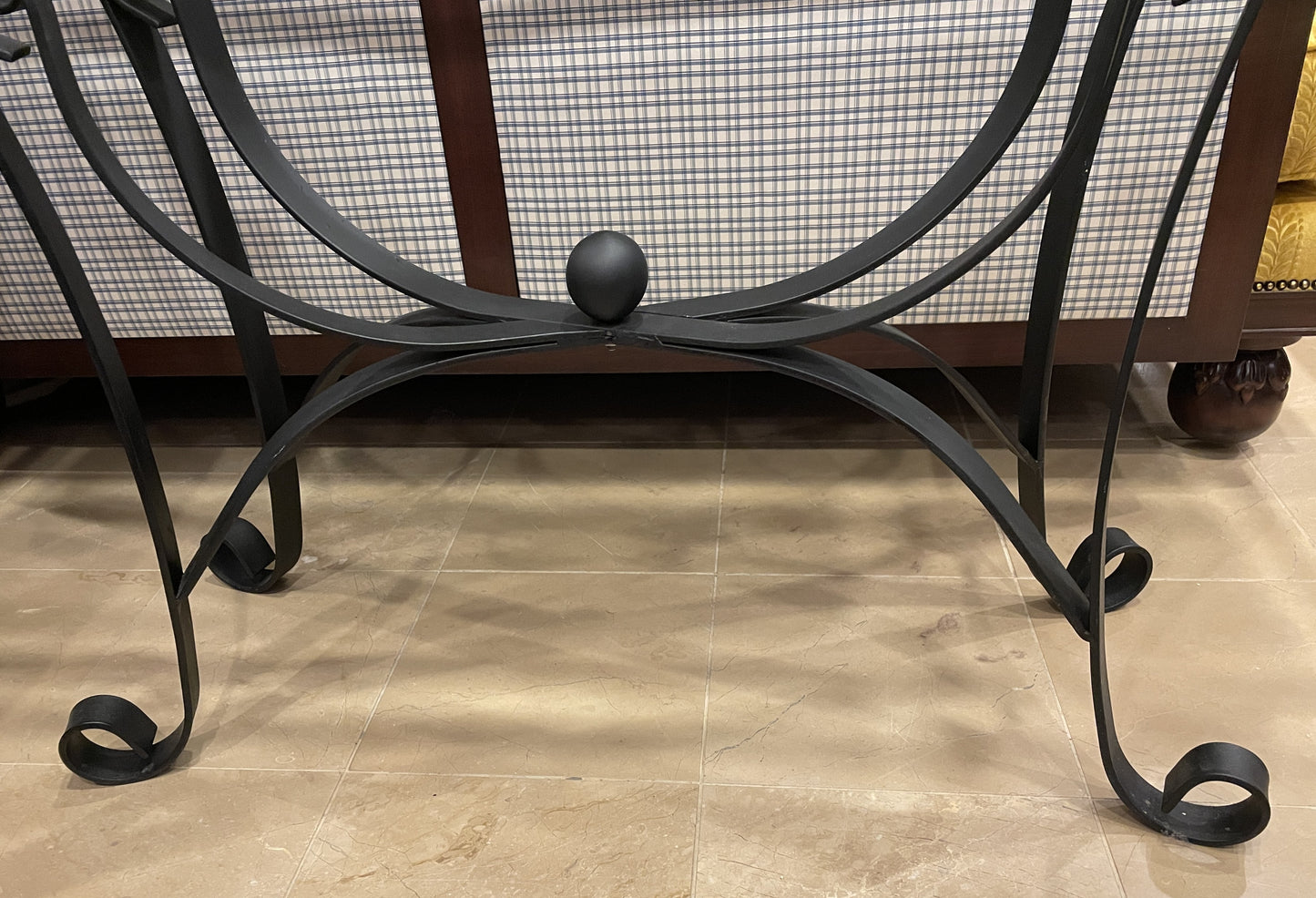 Black Iron Console Table with Glass Top (0HU00G)