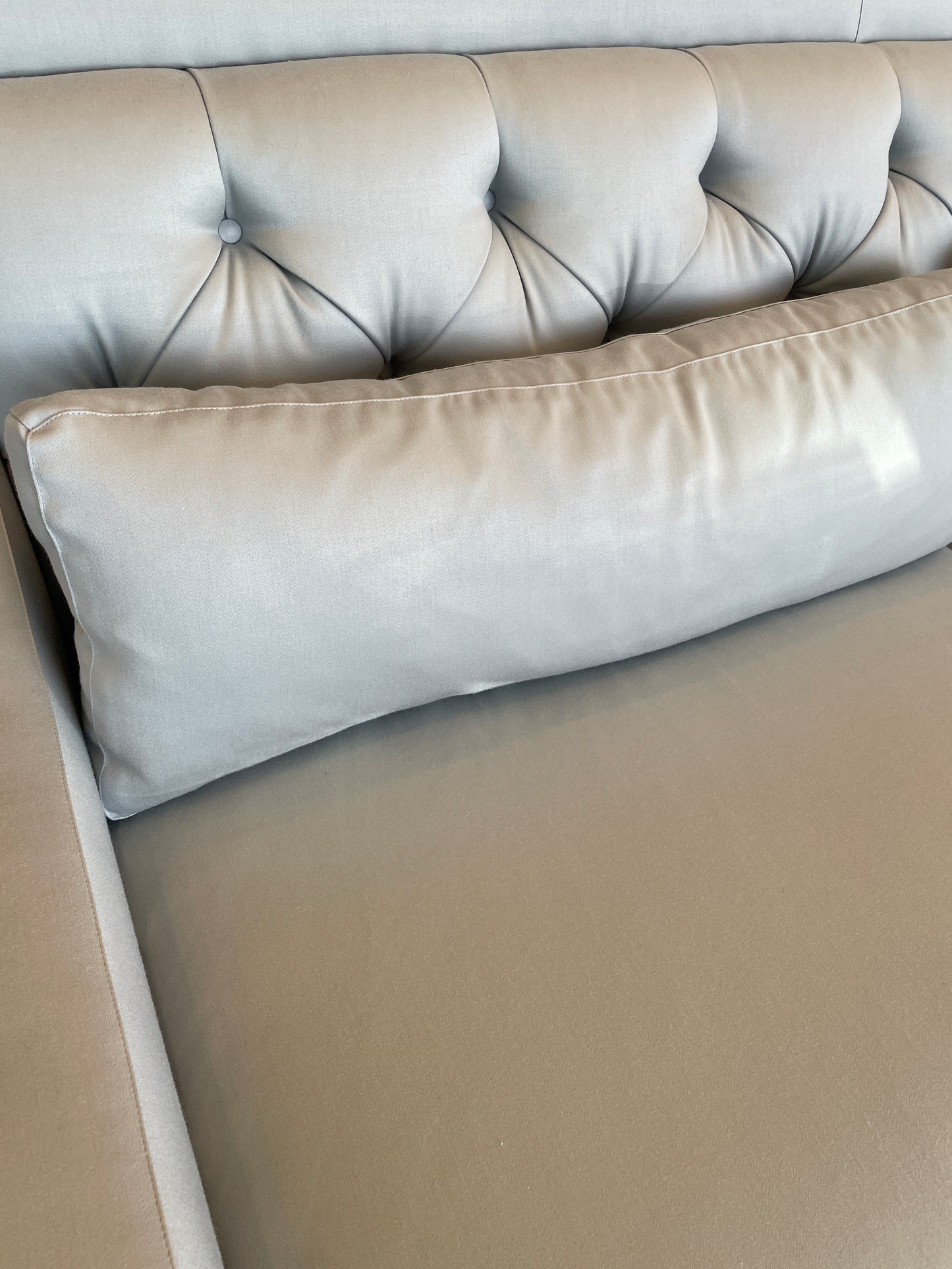Baker Thomas Pheasant "Max" Tufted Sofa (0N0001)