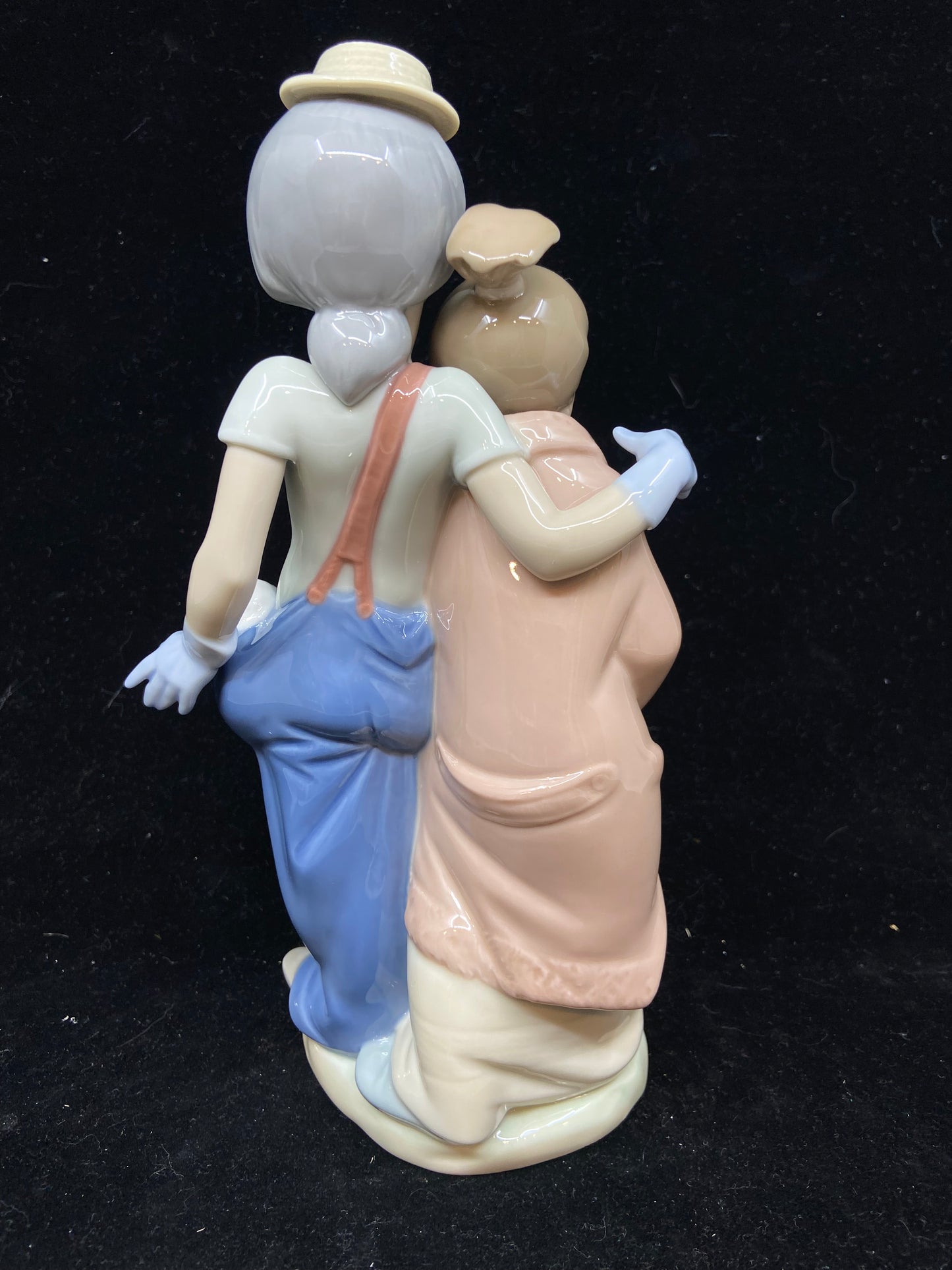 Lladro #7686 Pals Forever (26411)