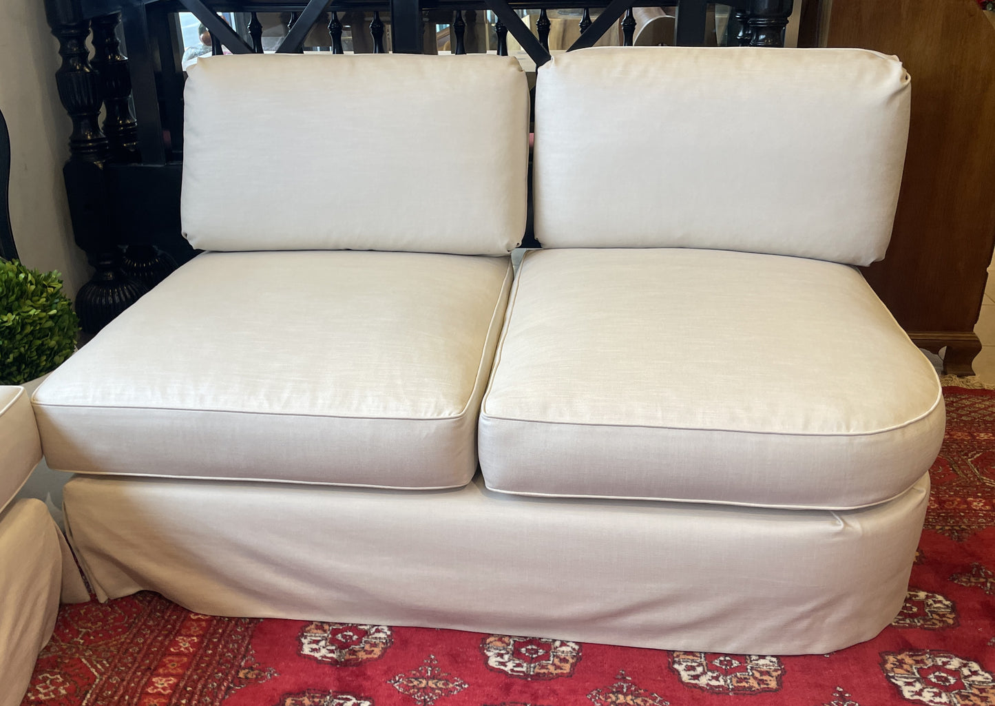 Custom Linen Banquette (0HP01G)