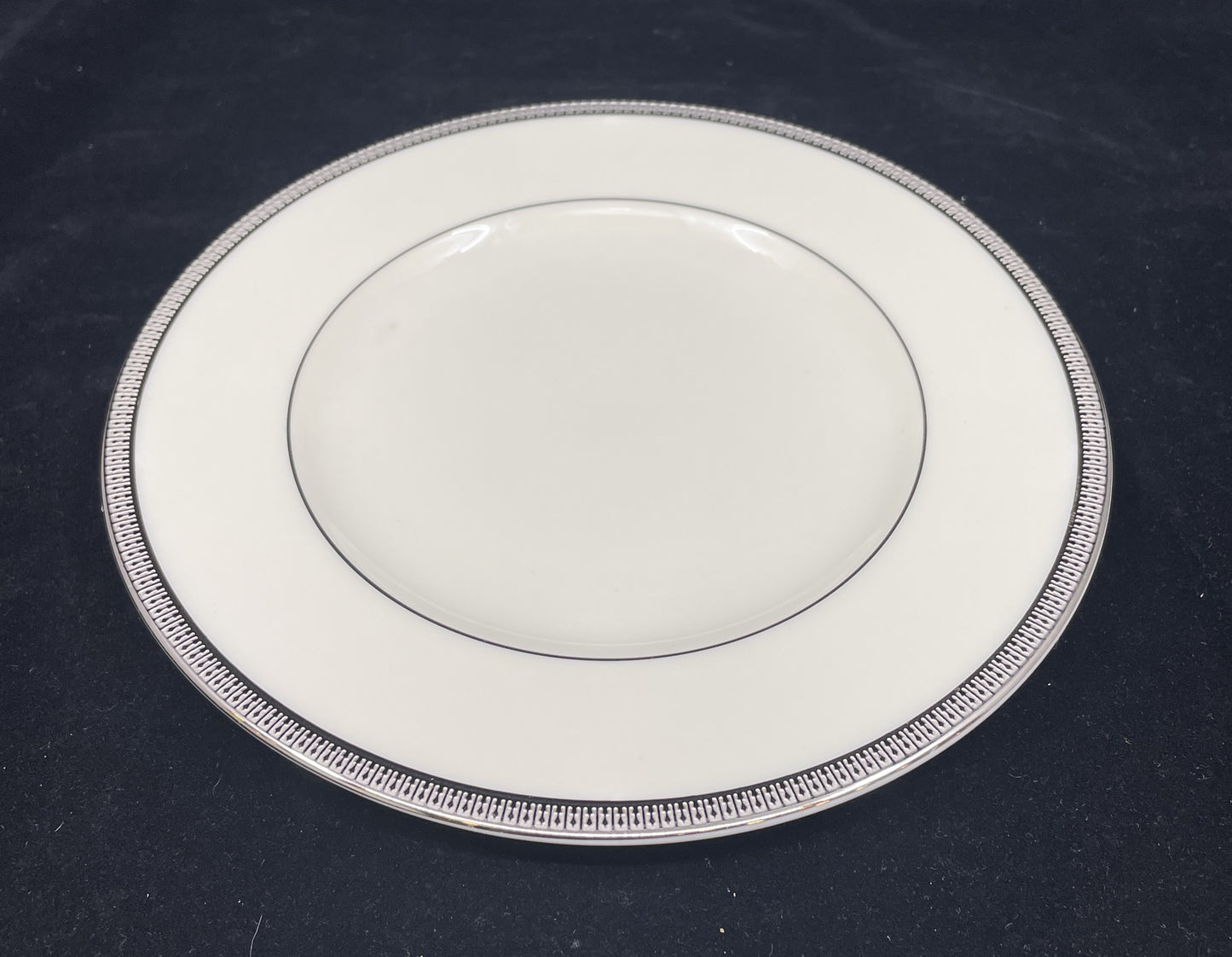 Lenox Platinum Tuxedo Dinner Service with Presidential Salad plate (0JG00C)