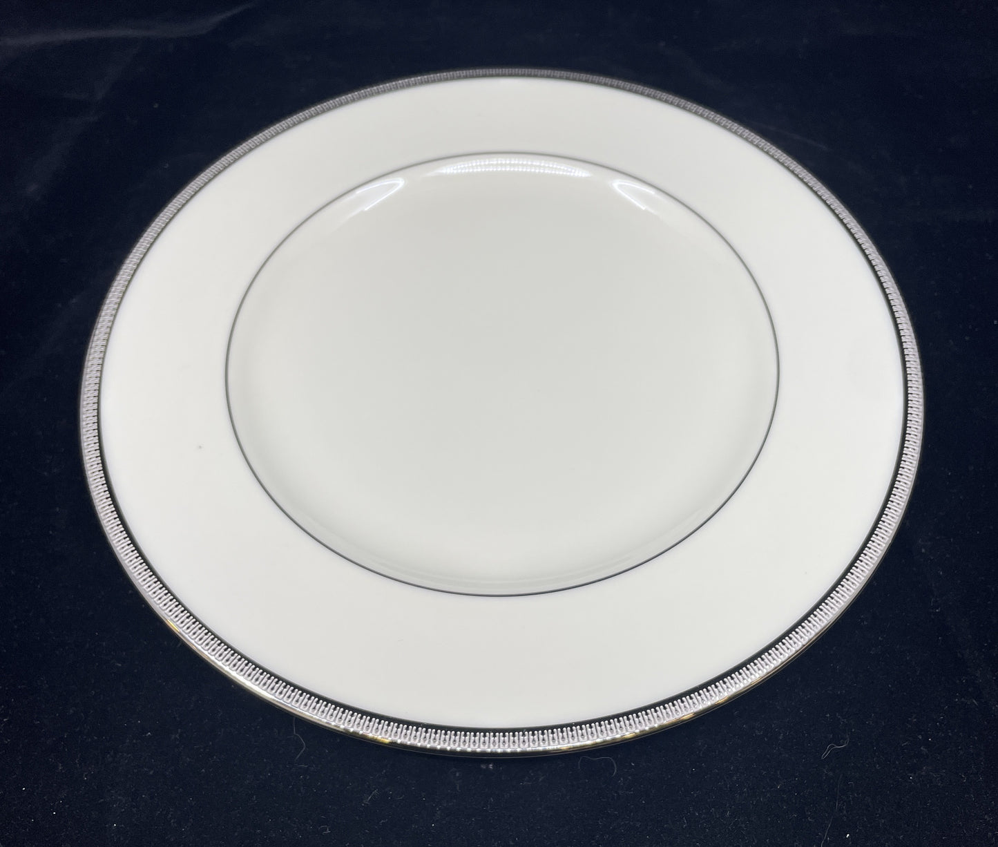 Lenox Platinum Tuxedo Dinner Service with Presidential Salad plate (0JG00C)