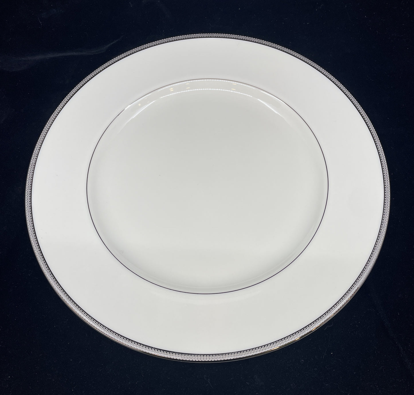 Lenox Platinum Tuxedo Dinner Service with Presidential Salad plate (0JG00C)