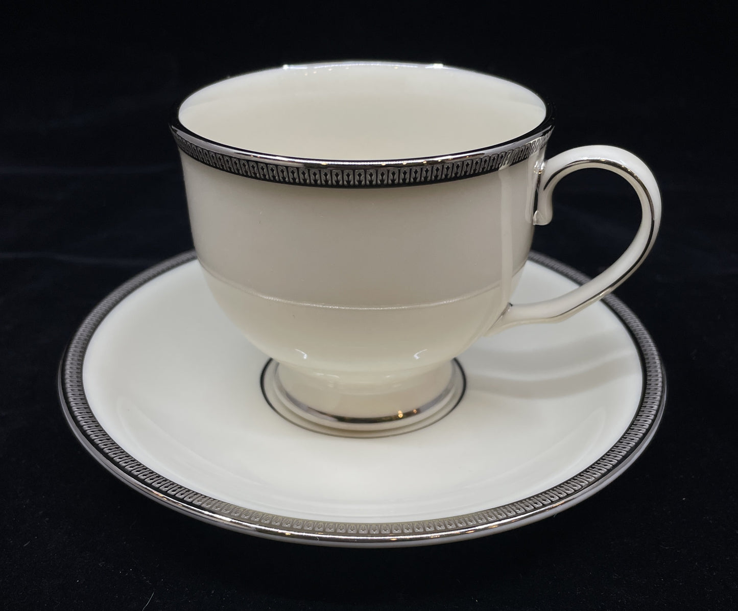 Lenox Platinum Tuxedo Dinner Service with Presidential Salad plate (0JG00C)