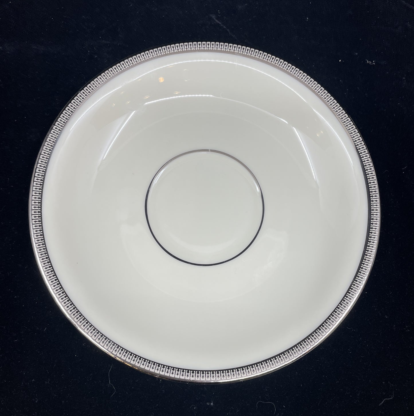 Lenox Platinum Tuxedo Dinner Service with Presidential Salad plate (0JG00C)