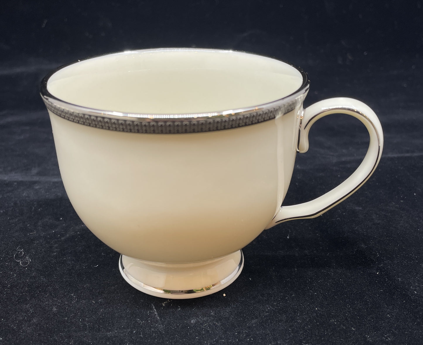 Lenox Platinum Tuxedo Dinner Service with Presidential Salad plate (0JG00C)