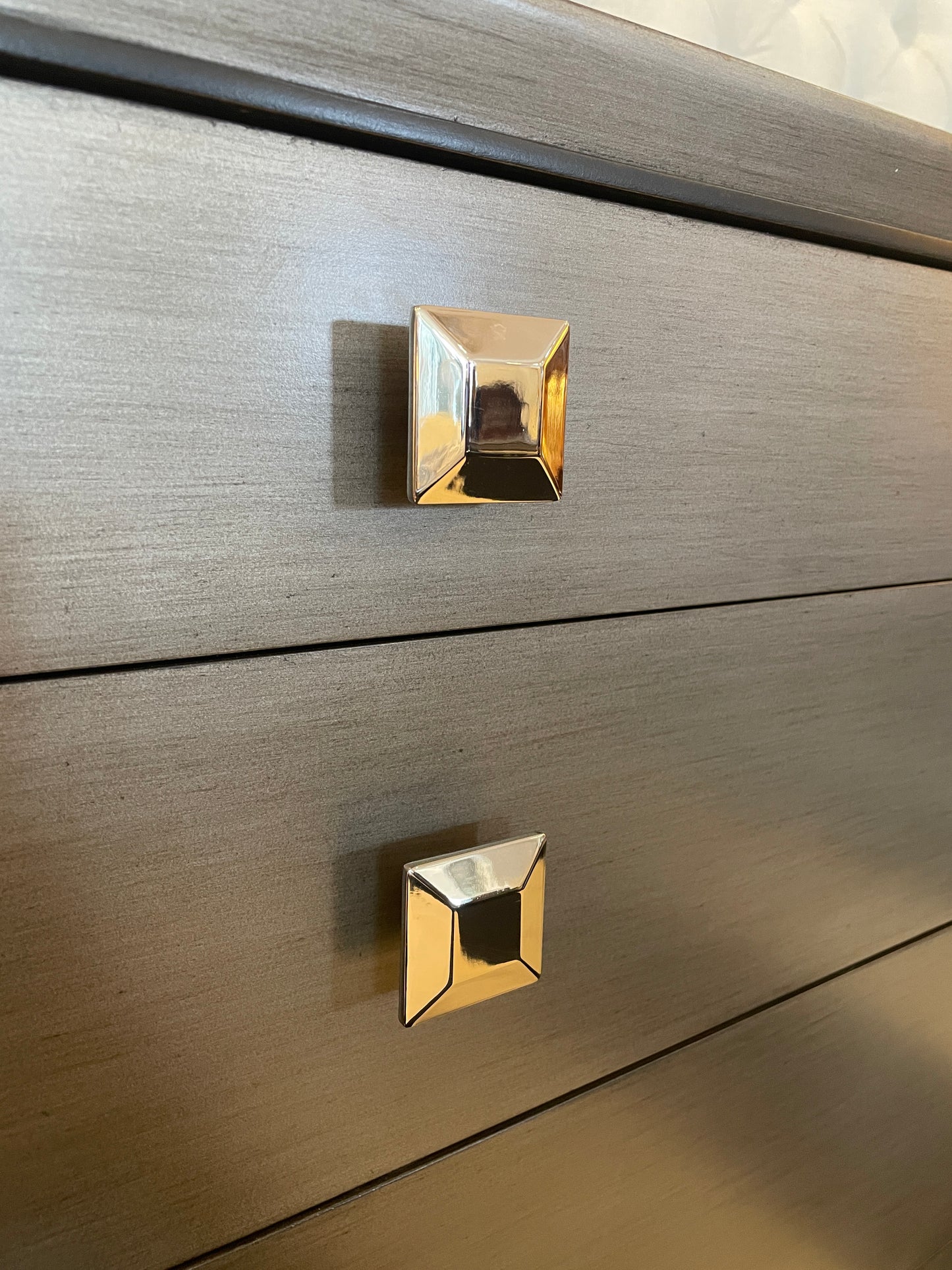 Lexington "Ariana" Dresser in Silver Finish (0IV00D)