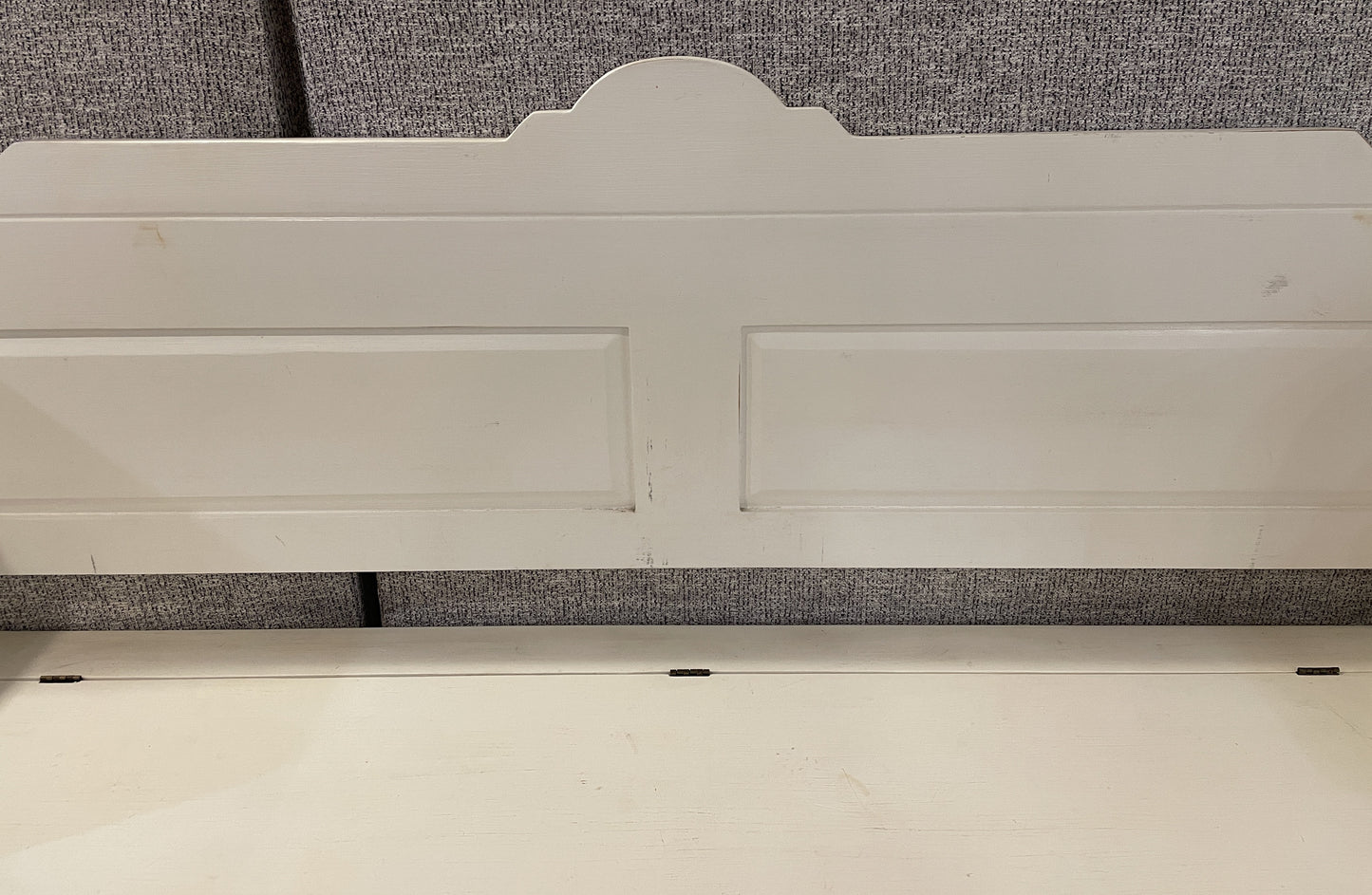 English Farmhouse Furniture White Storage Bench, AS IS (0JC00A)