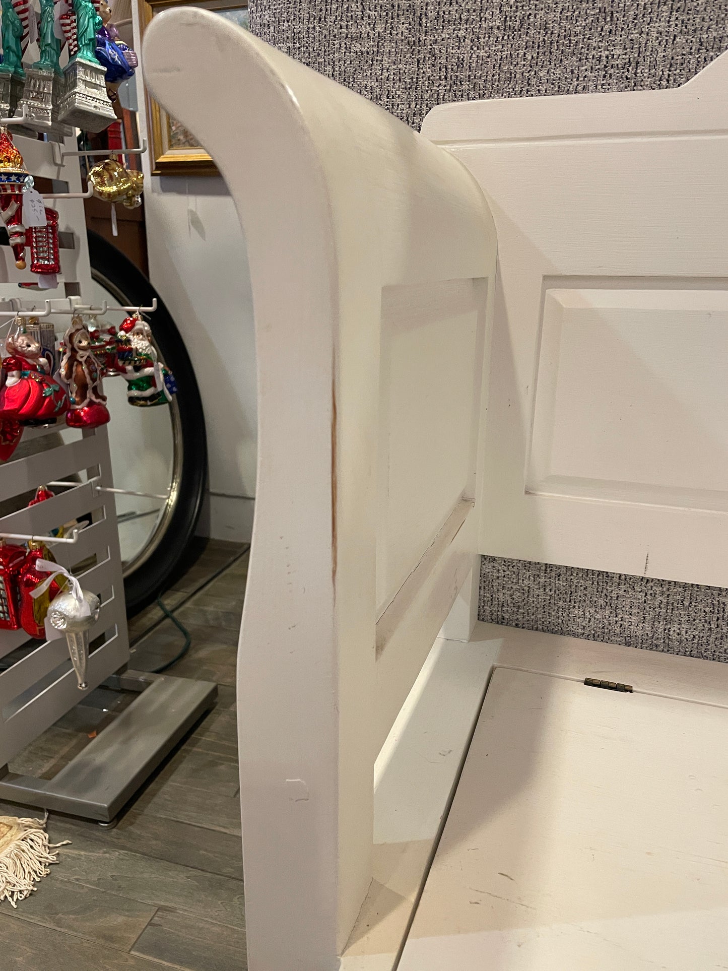 English Farmhouse Furniture White Storage Bench, AS IS (0JC00A)