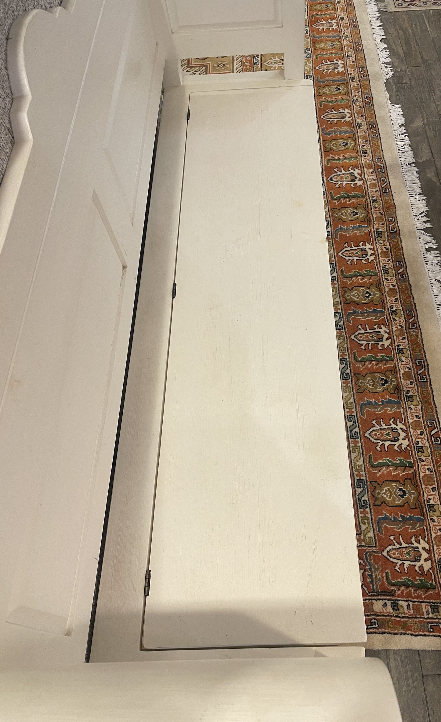 English Farmhouse Furniture White Storage Bench, AS IS (0JC00A)