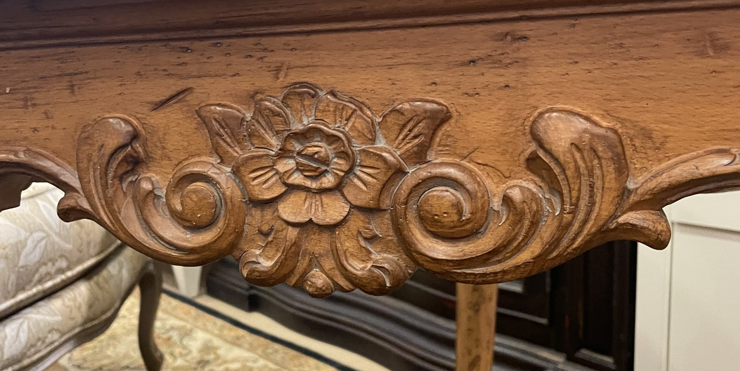 French Provincial Triangular Side Table (0JQ009)