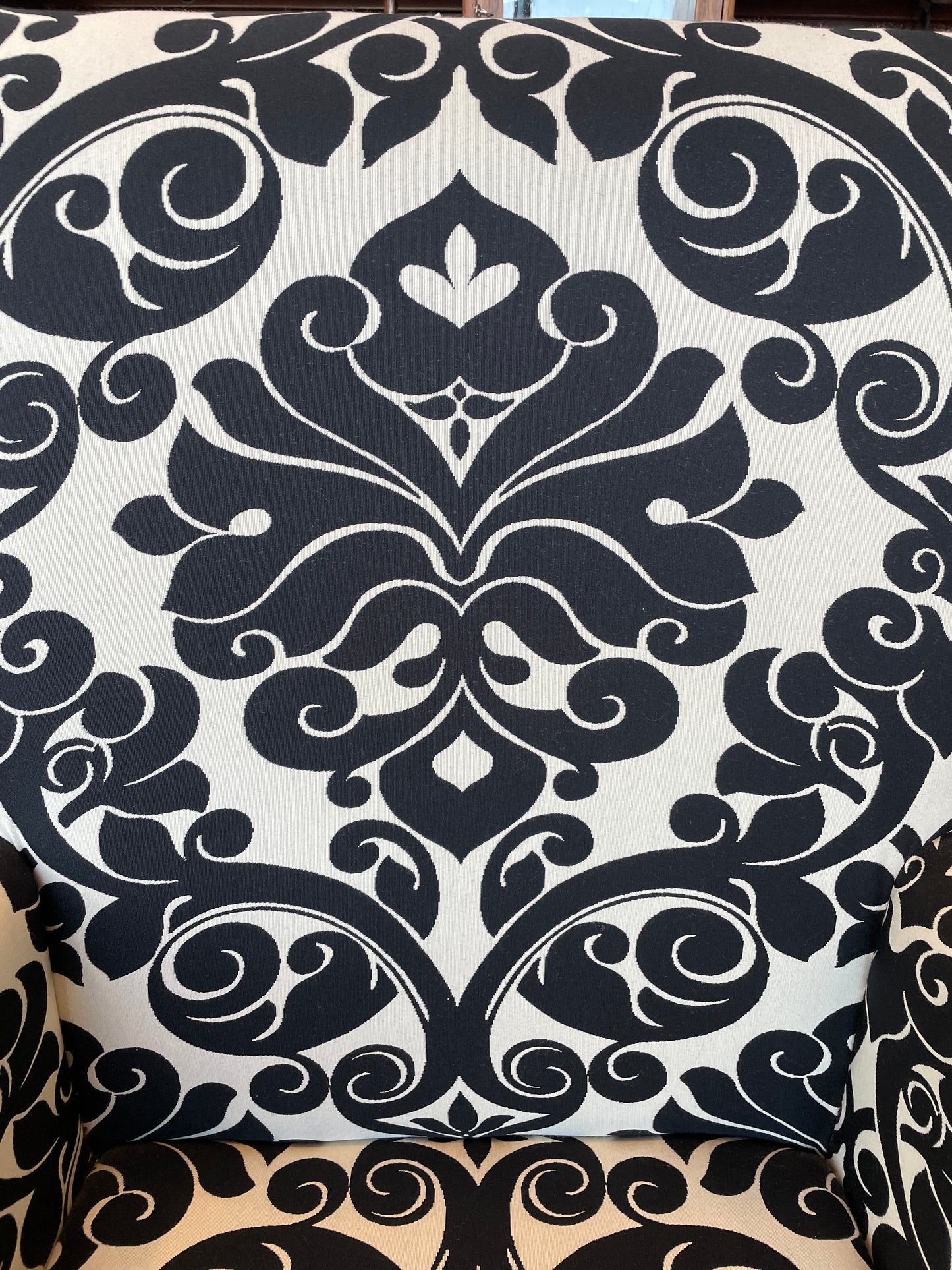 Pier One Imports Black and White Arm Chair (0AQ002)