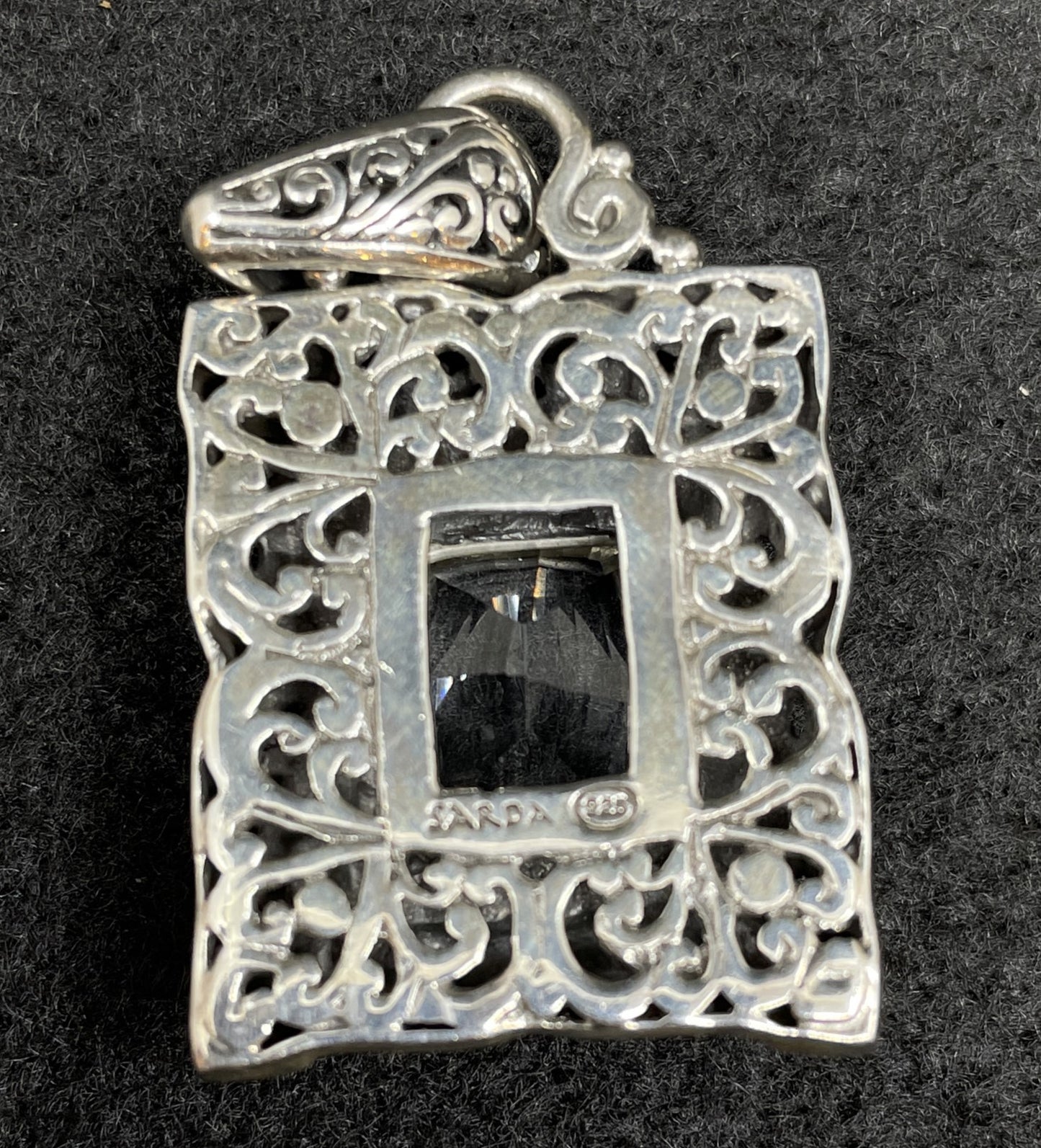 Sarda Pendant (014016)