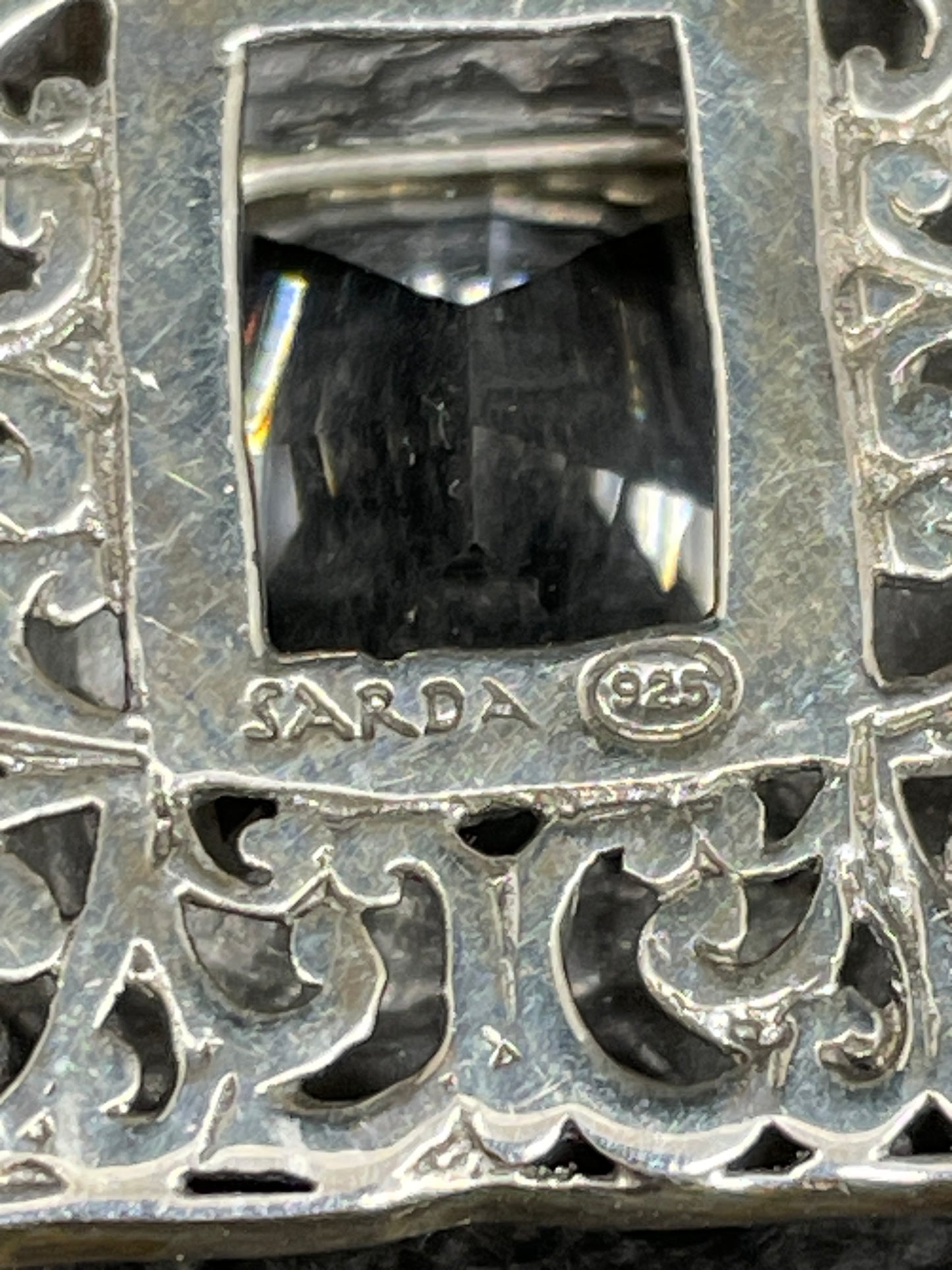 Sarda Pendant (014016)