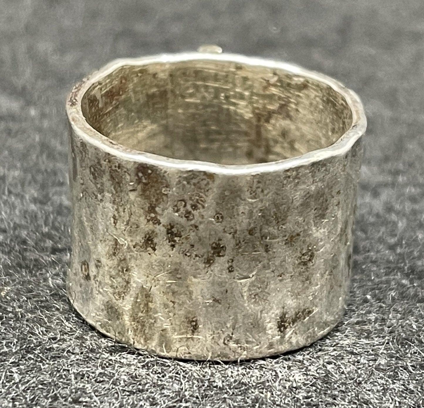 Sundance Sterling Ring With Garnet Cross (014010)