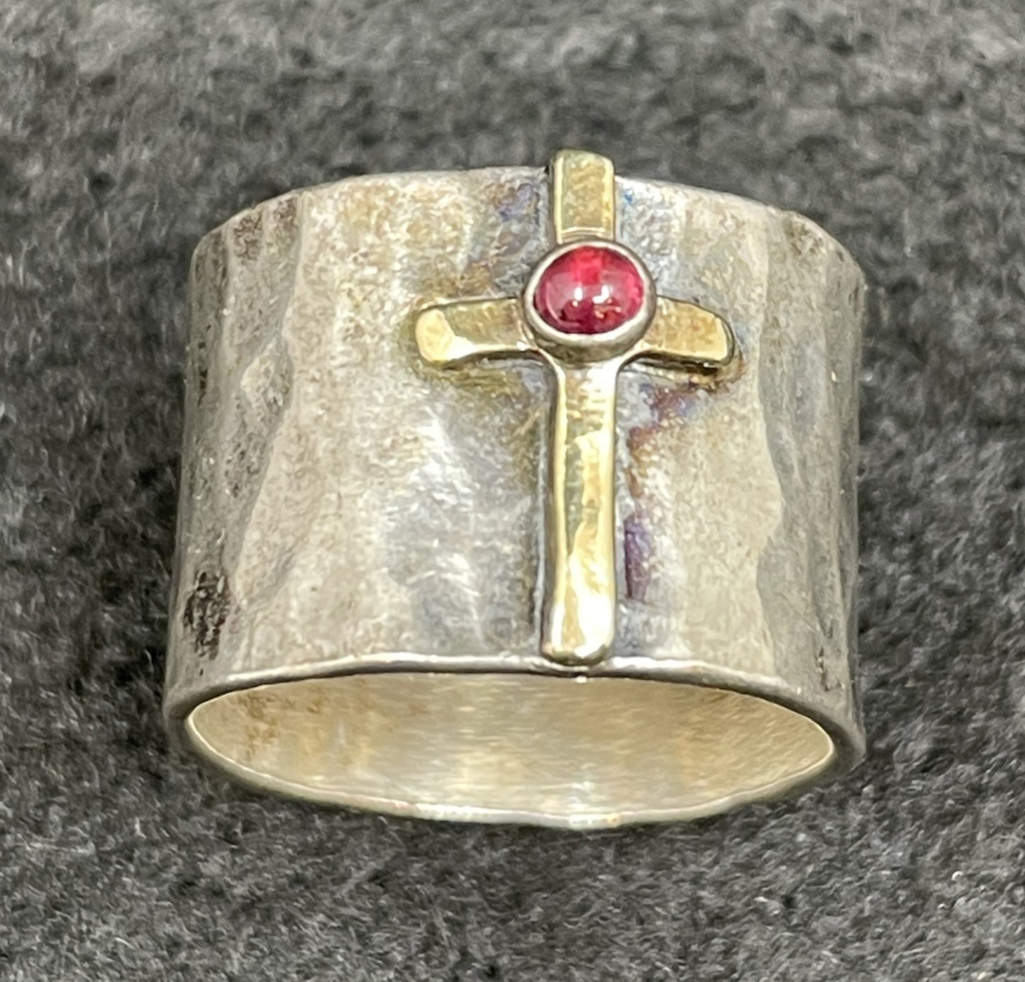 Sundance Sterling Ring With Garnet Cross (014010)
