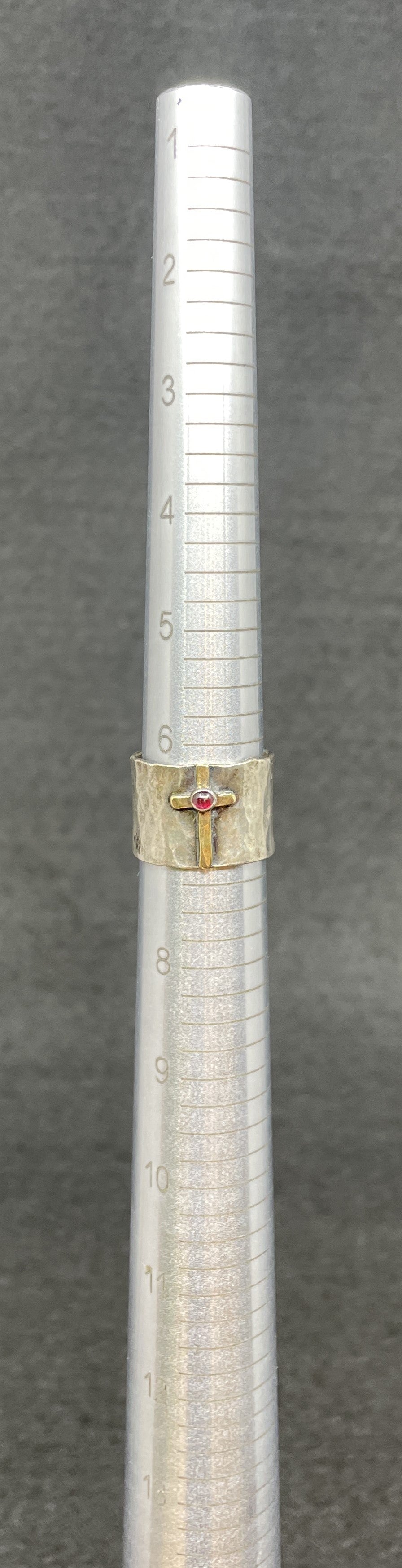 Sundance Sterling Ring With Garnet Cross (014010)