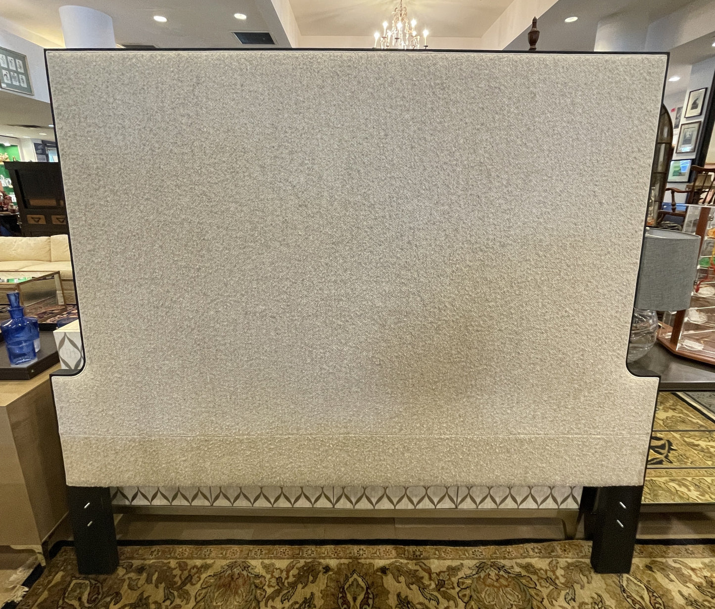 Lee Industries Boucle King Bed (01D019)