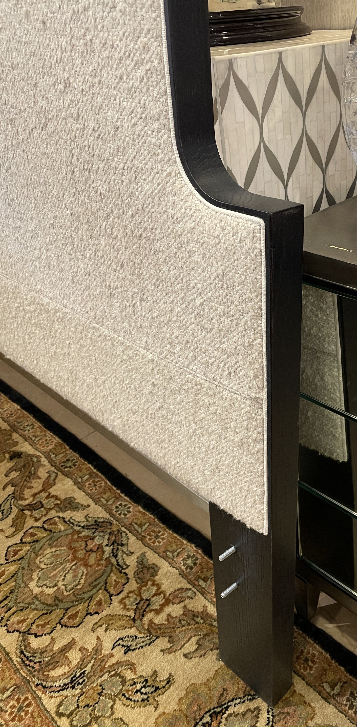 Lee Industries Boucle King Bed (01D019)