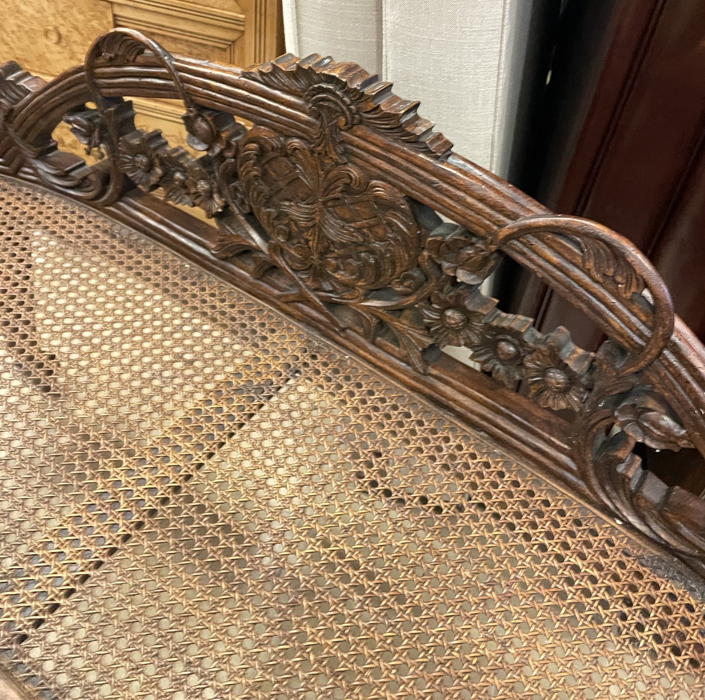 Maitland Smith Kidney Shaped carved Bench with Cushion (0JQ005)
